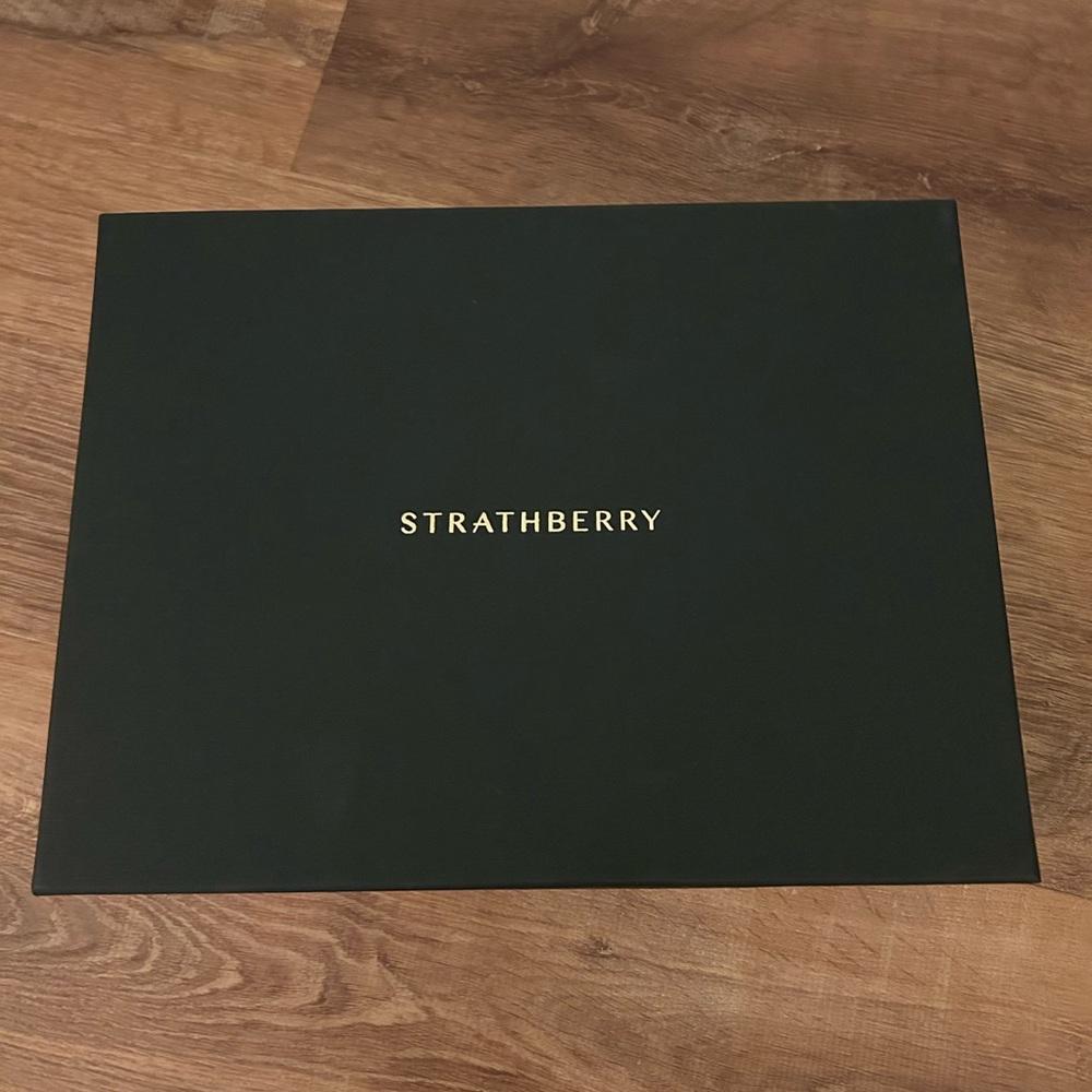 Strathberry Stylist Vanilla Textured Floral - Picture 9 of 11
